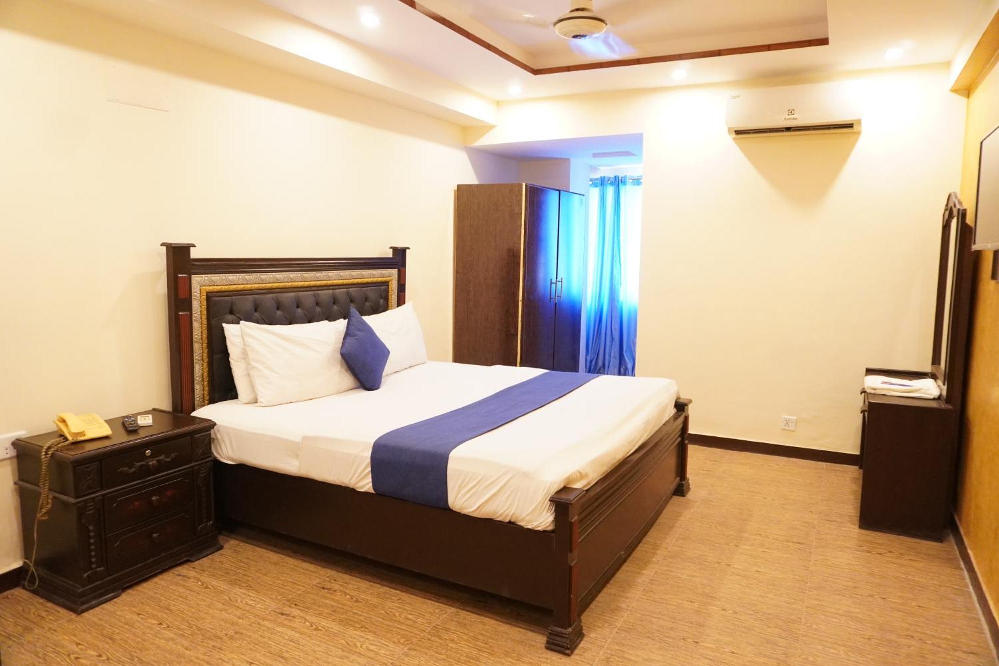 National Hotel Lahore Exterior photo