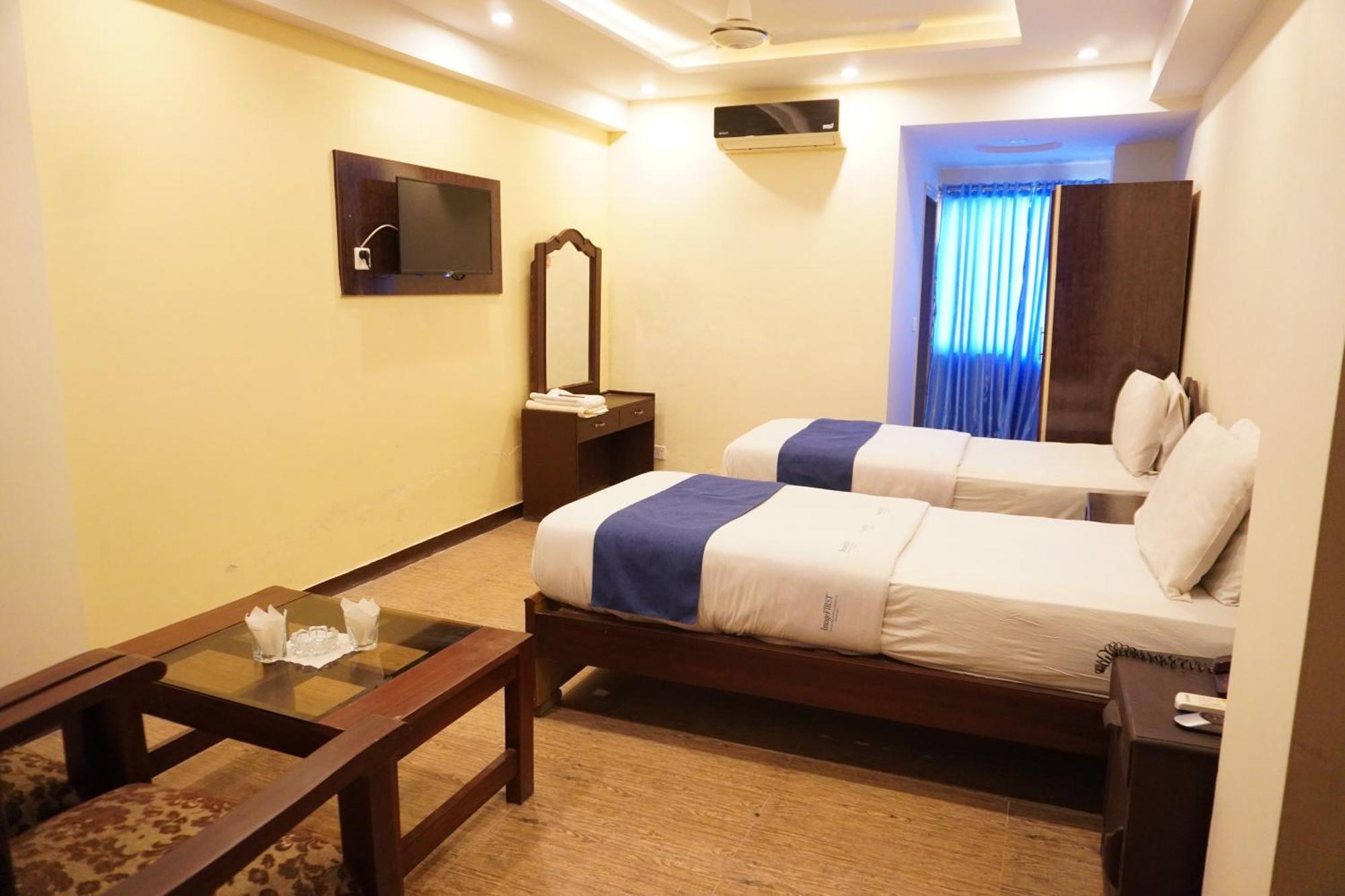 National Hotel Lahore Exterior photo