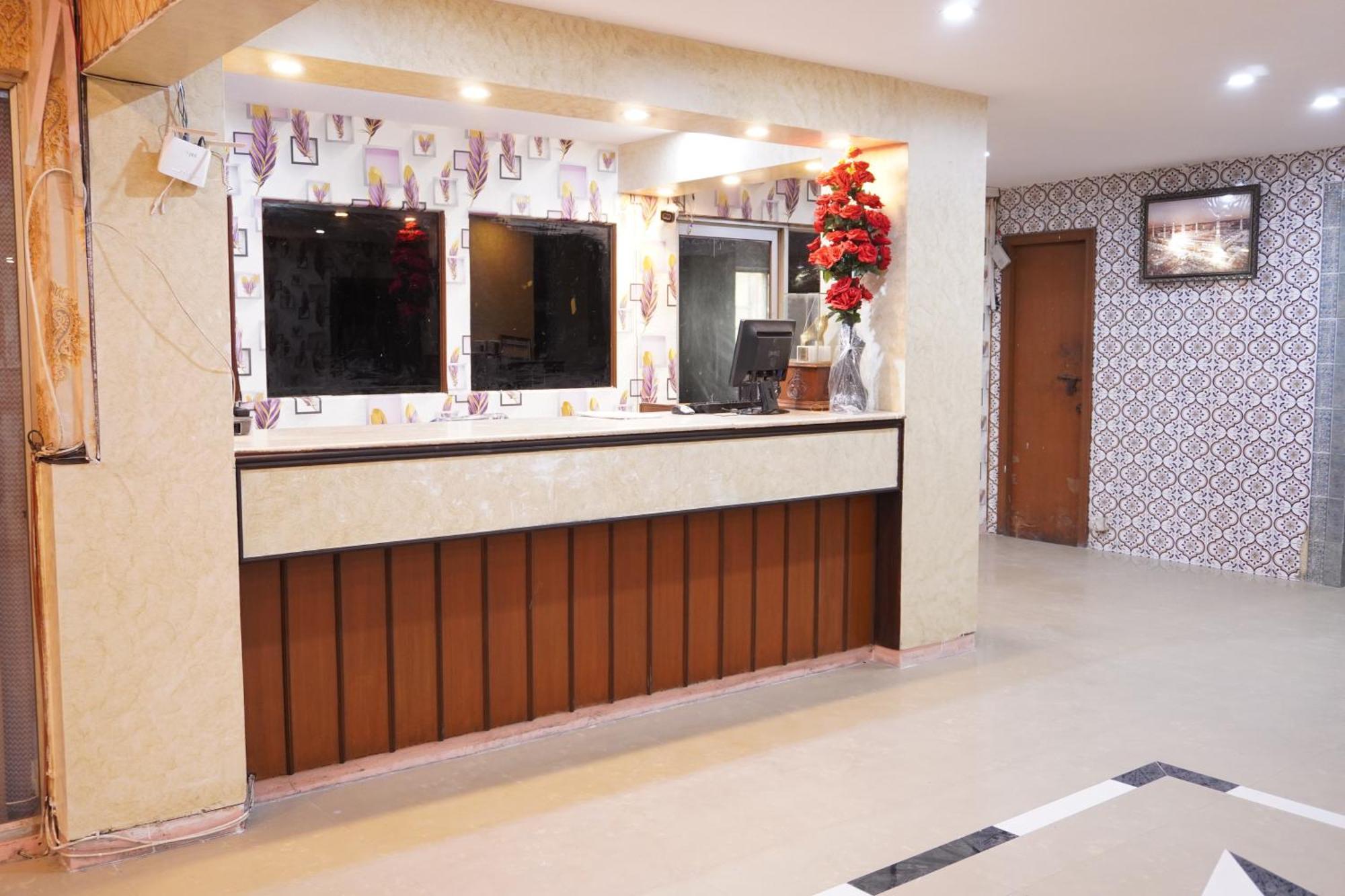 National Hotel Lahore Exterior photo