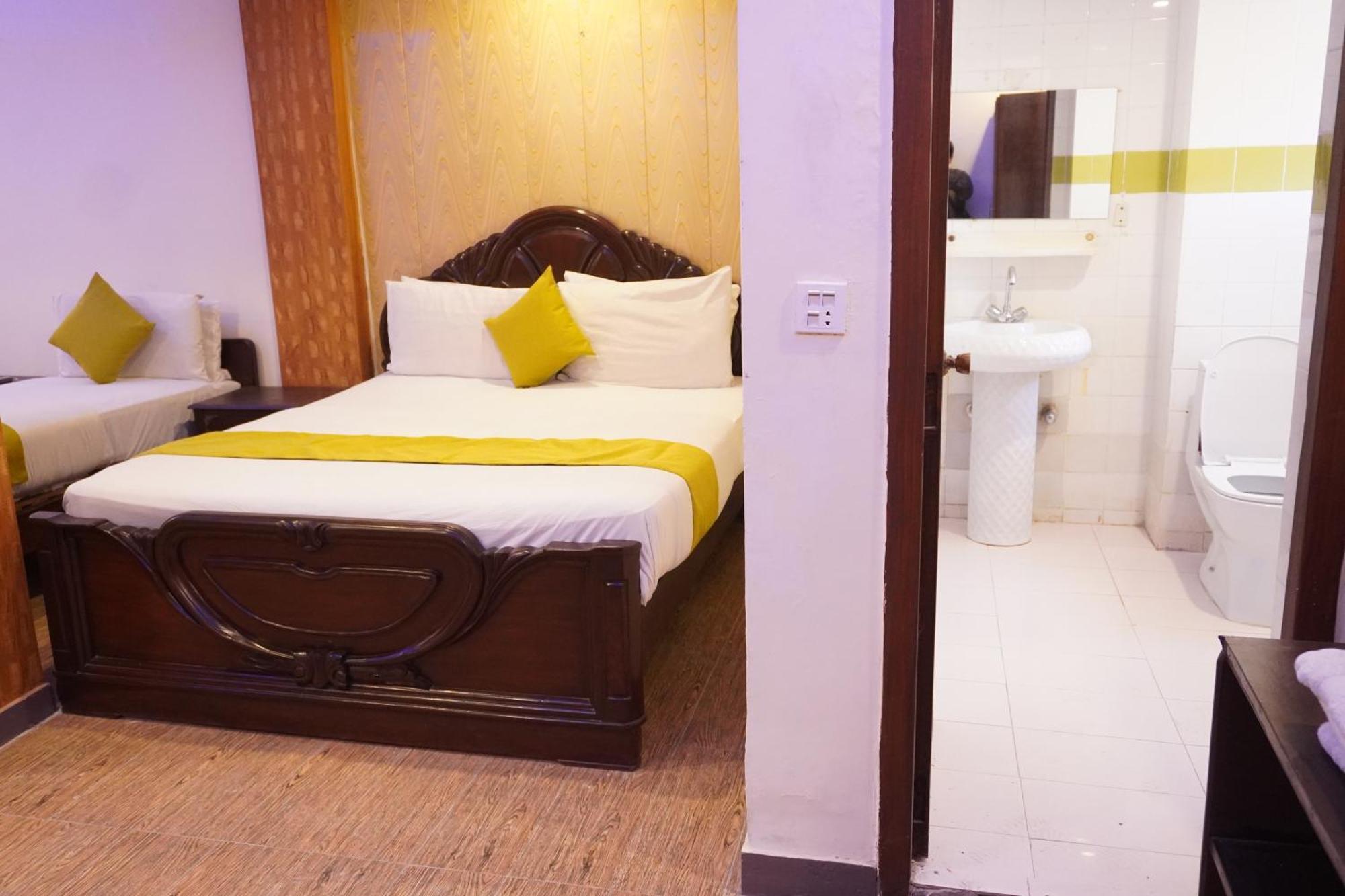 National Hotel Lahore Exterior photo
