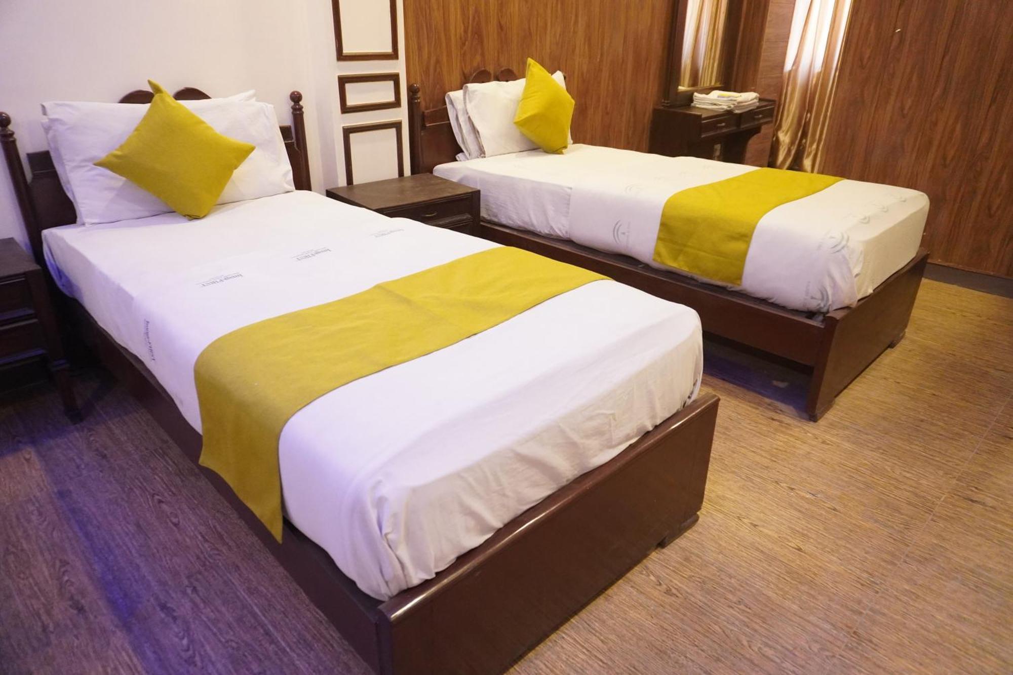 National Hotel Lahore Exterior photo
