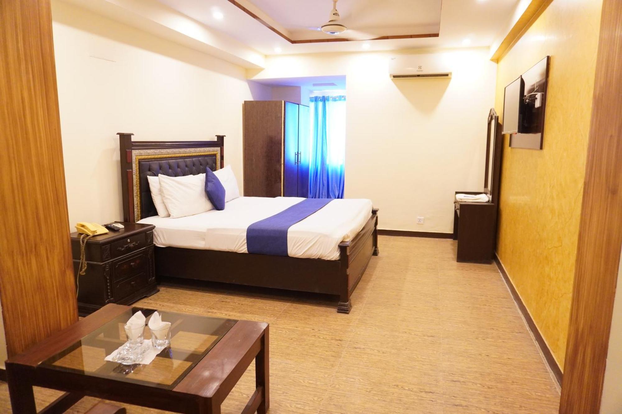National Hotel Lahore Exterior photo