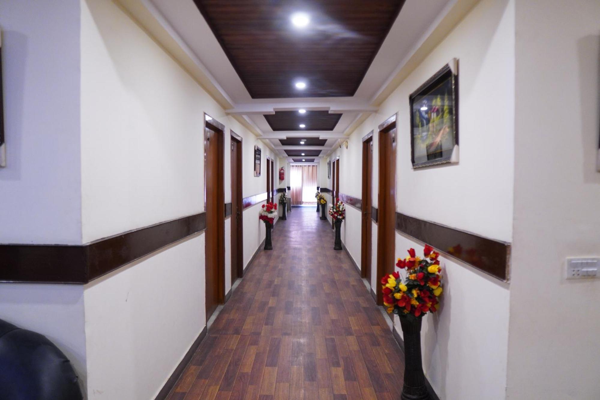 National Hotel Lahore Exterior photo