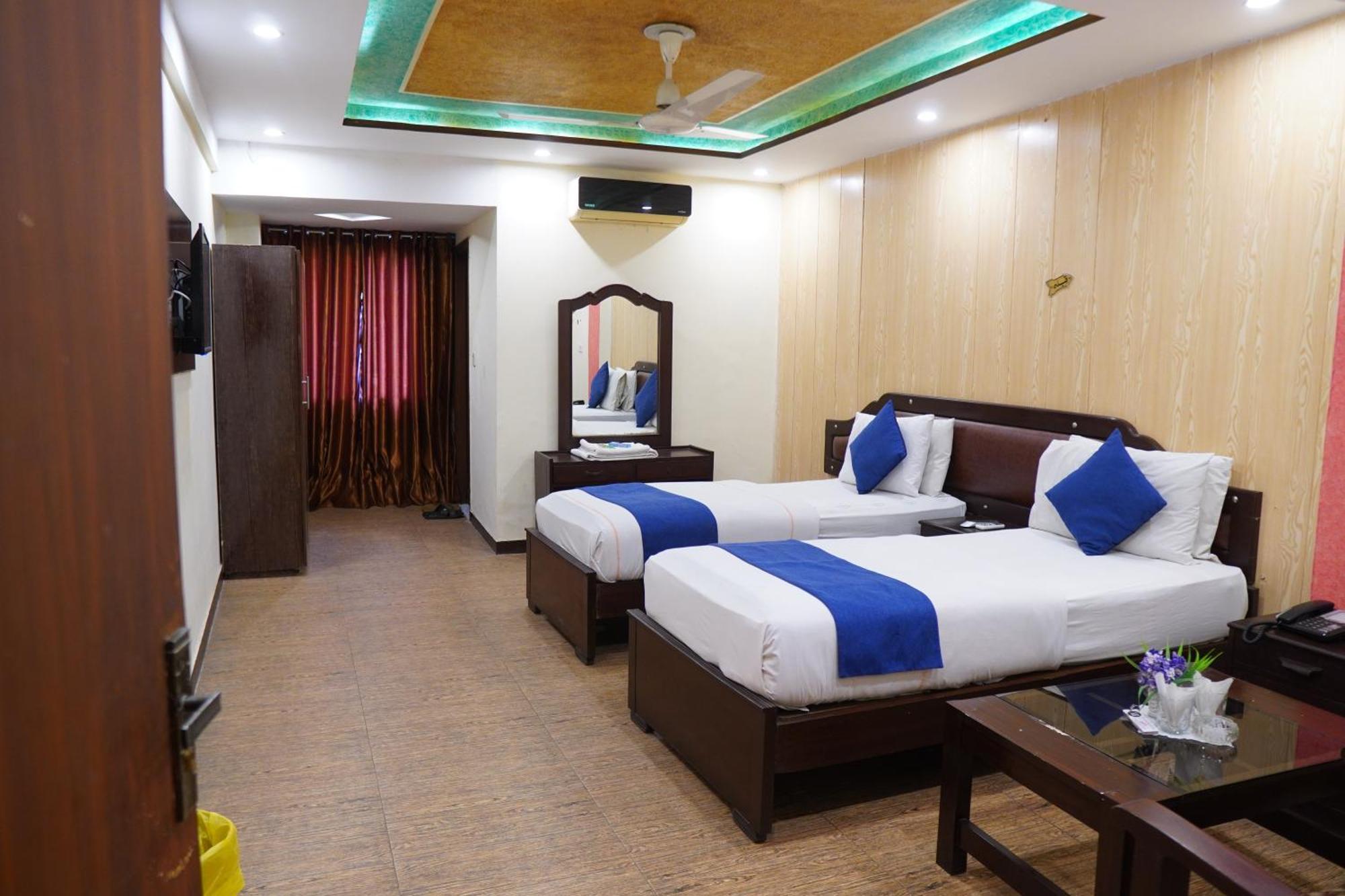 National Hotel Lahore Exterior photo