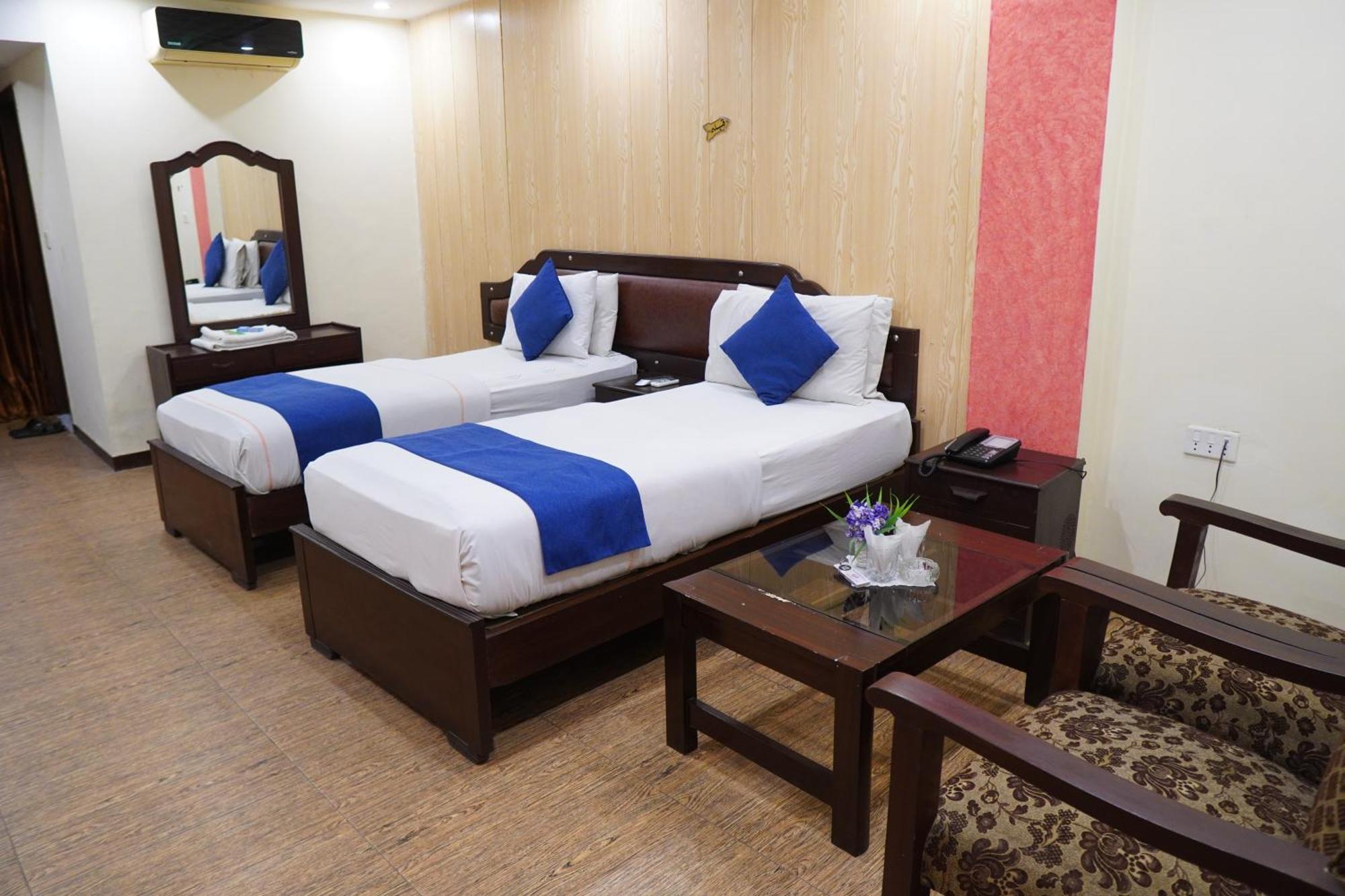 National Hotel Lahore Exterior photo