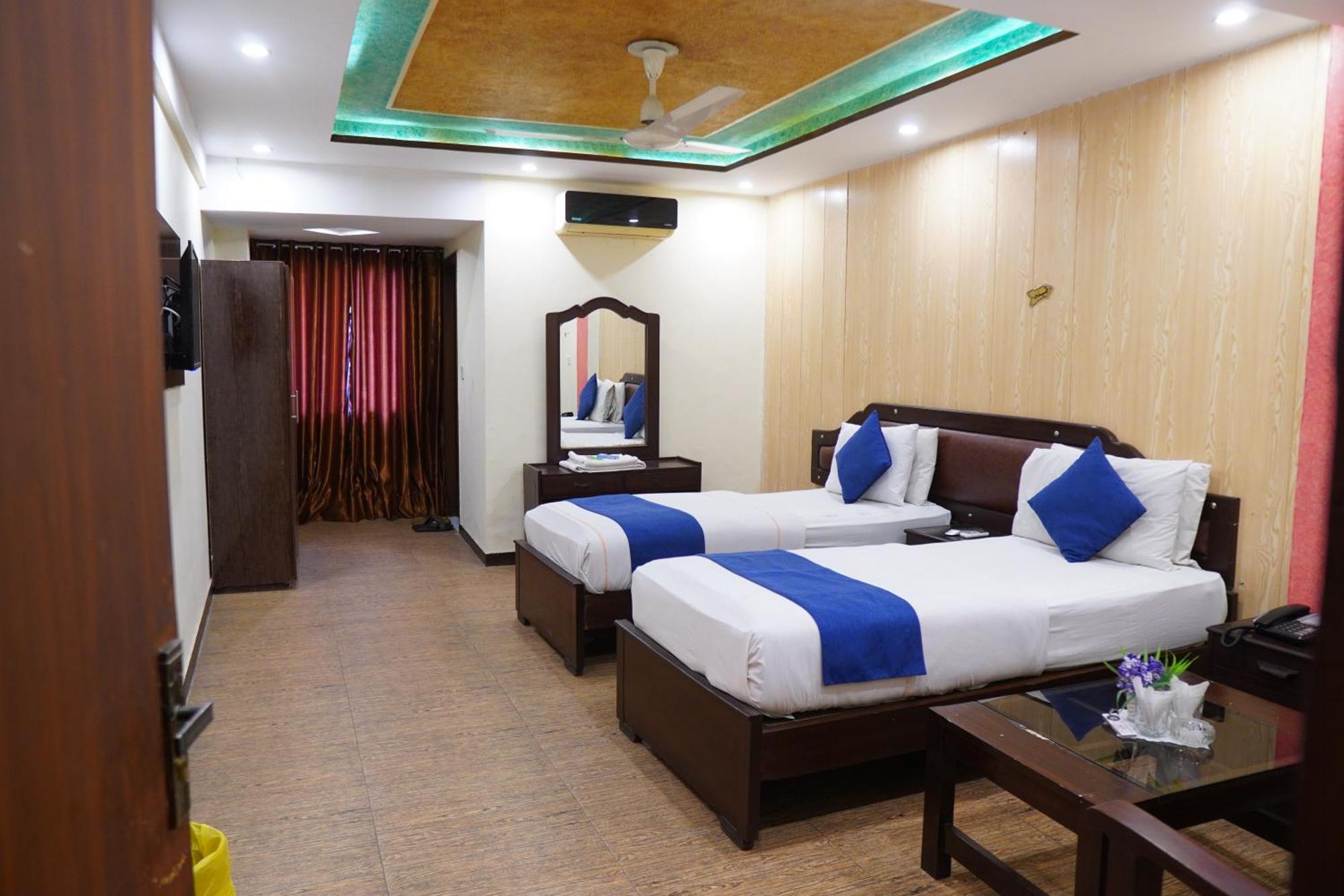 National Hotel Lahore Exterior photo