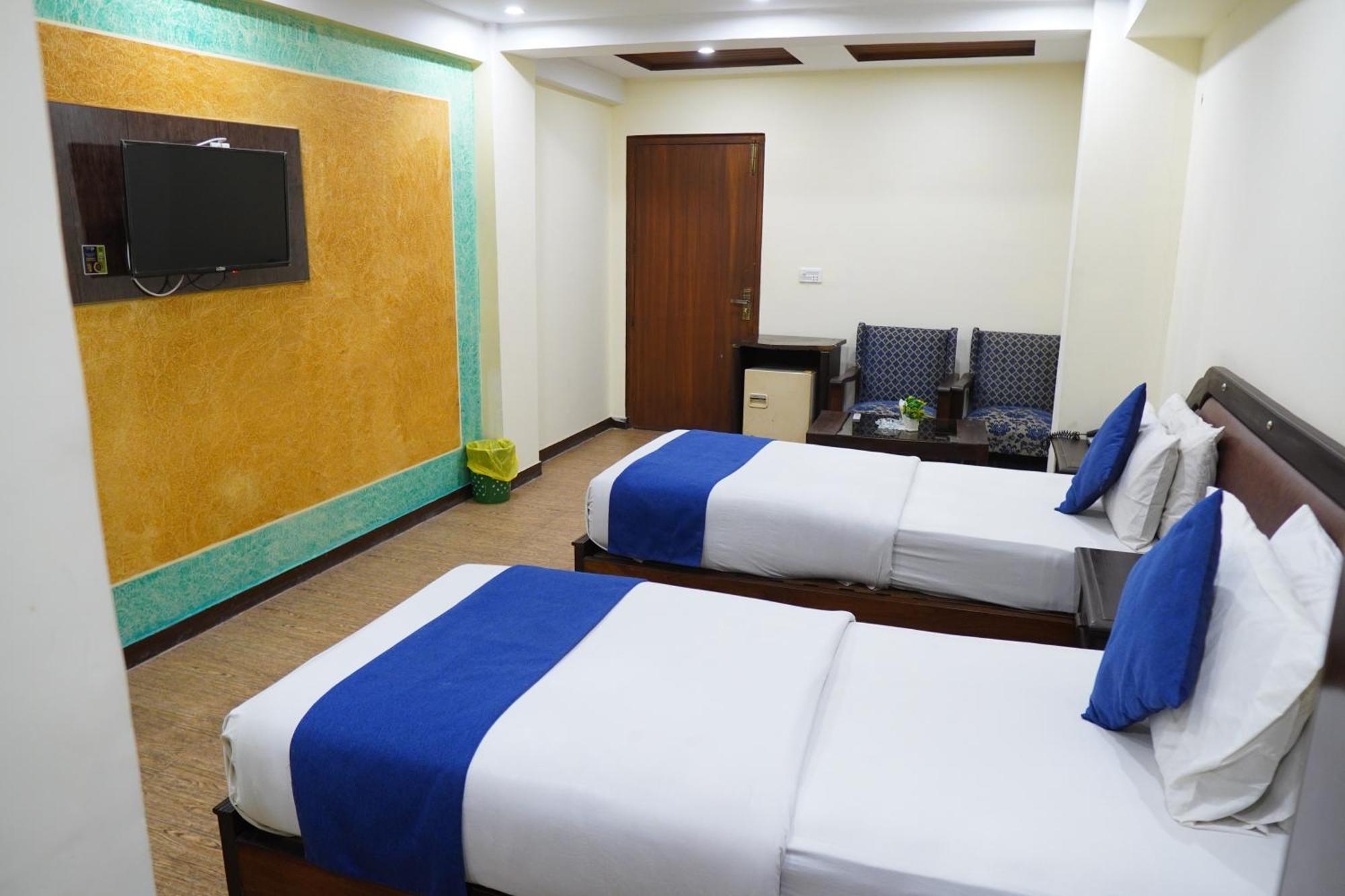 National Hotel Lahore Exterior photo
